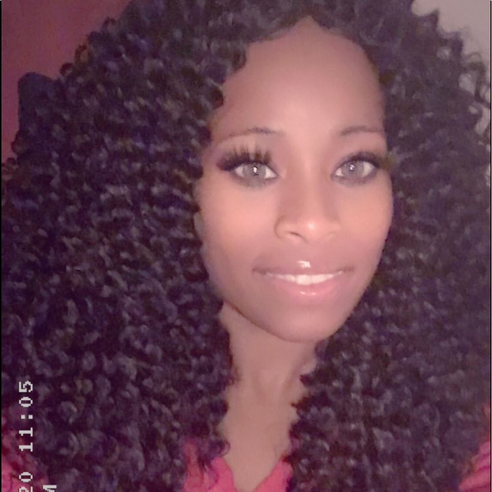 Meet your Posher, Yolanda